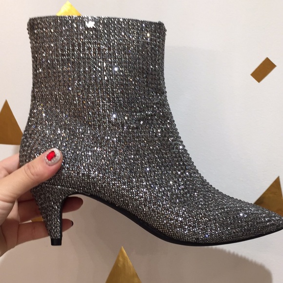 Michael Kors kitten bootie. Fit 7 - Picture 5 of 10